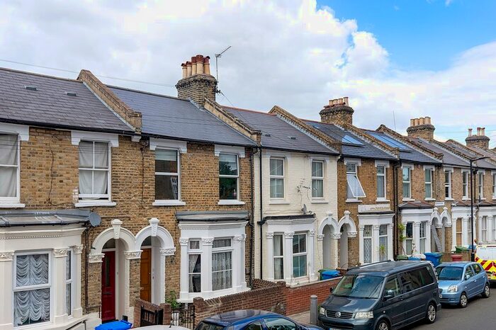 1 Bedroom Flat To Rent In Fenham Road, Peckham, London, SE15