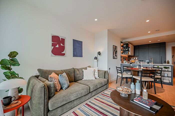 Studio To Rent In Ferry Island, Tottenham, London, N17
