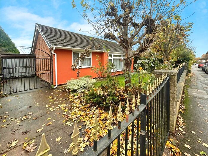 2 Bedroom Bungalow For Sale In Robins Wood Road, Nottingham, Nottinghamshire, NG8