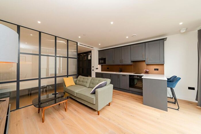 Flat To Rent In Emery Way Wapping, E1W