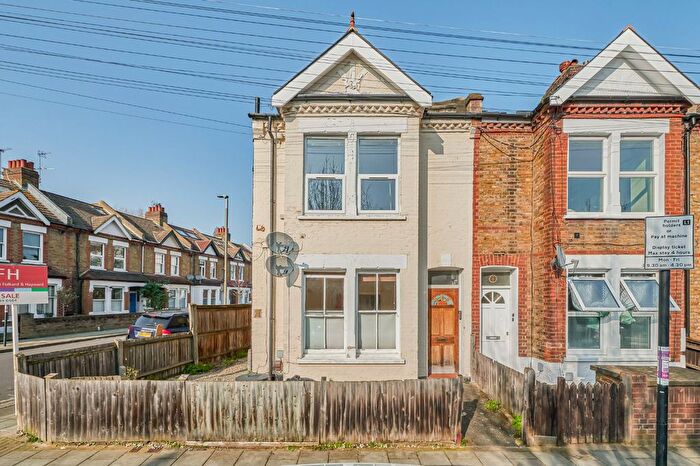 1 Bedroom Flat For Sale In Lydden Grove, Earlsfield, London, SW18