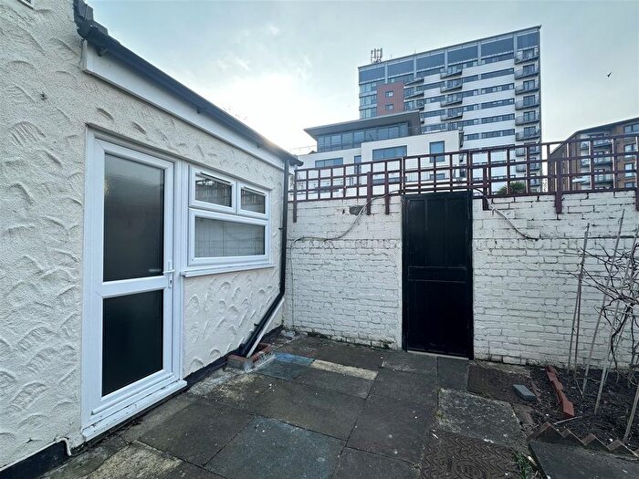 Studio To Rent In Eastern Avenue, Ilford, IG2