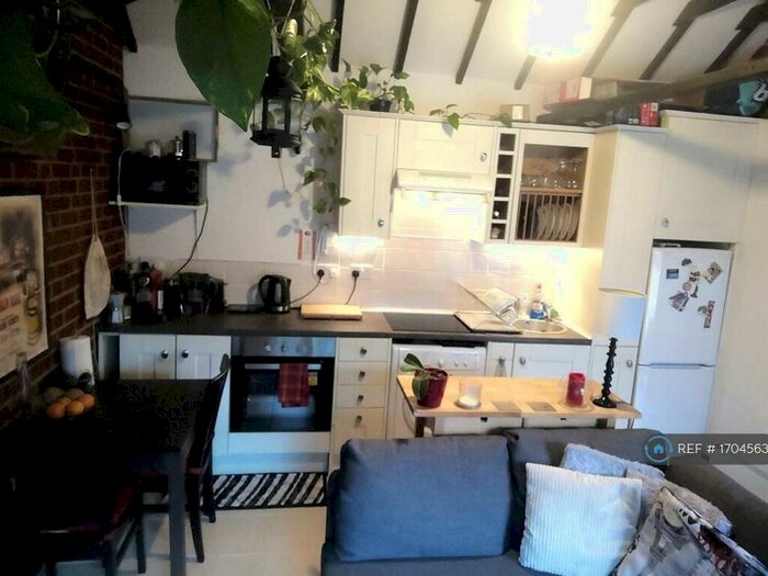 1 Bedroom Bungalow To Rent In Chauffeurs Cottage, Lingfield, RH7