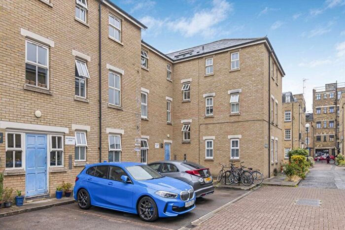 2 Bedroom Flat To Rent In Cleveland Grove, Whitechapel, E1