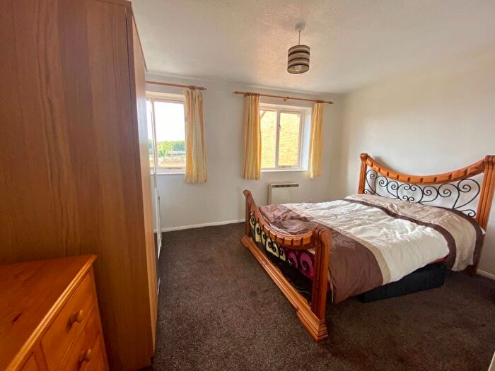 1 Bedroom Flat To Rent In Armoury Road, Deptford, London, SE8