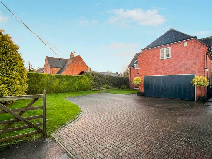 4 Bedroom Detached House For Sale In Kineton Road, Gaydon, Warwick, CV35