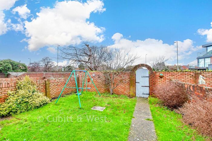 3 Bedroom Terraced House For Sale In Havant Farm Close, Havant, Hampshire, PO9