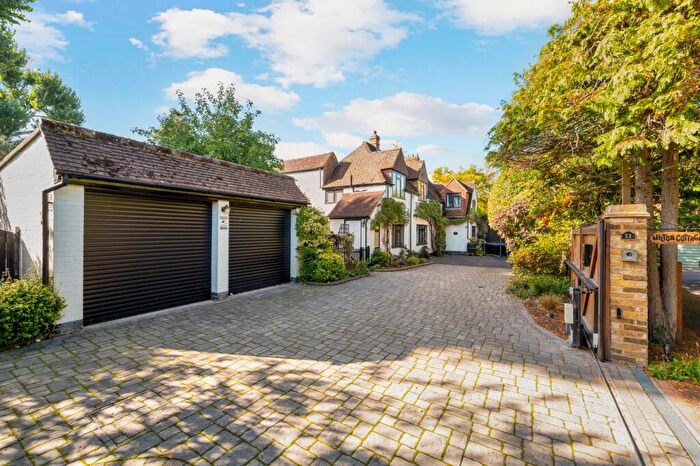 6 Bedroom Detached House For Sale In Beecot Lane, Walton-On-Thames, KT12