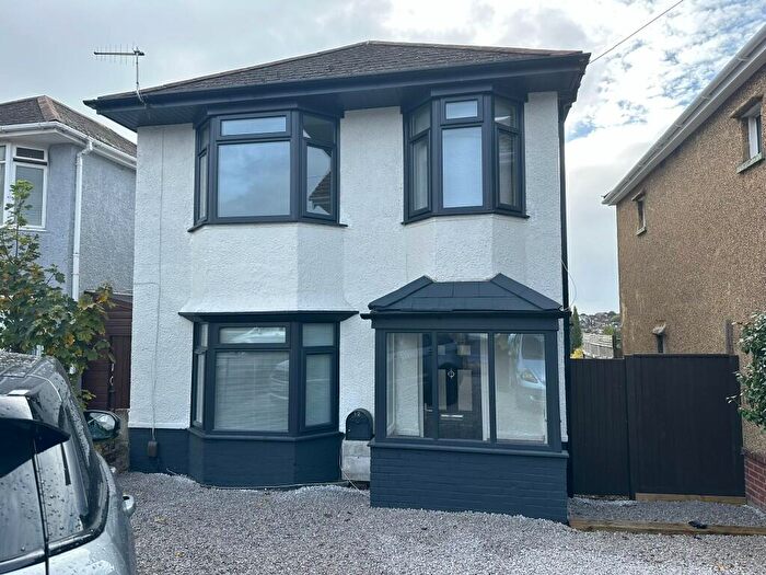 3 Bedroom Detached House For Sale In Herbert Avenue, Poole, Dorset, BH12