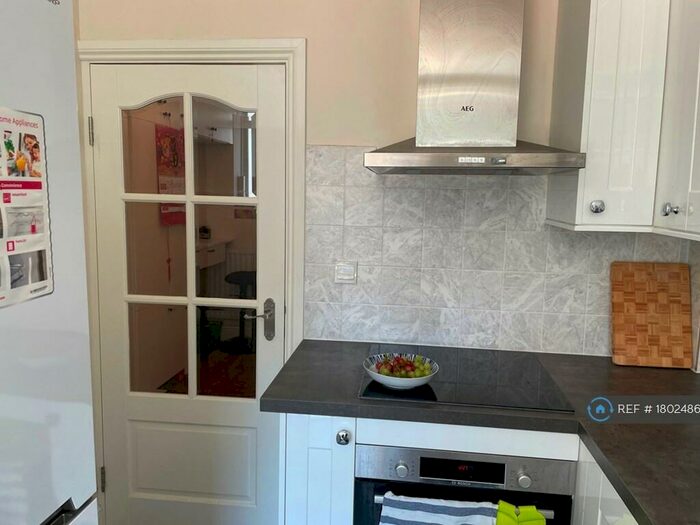 2 Bedroom Flat To Rent In Wedgwood House, London, SE11