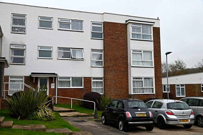2 Bedroom Flat To Rent In Powell Gardens, South Heighton, BN9