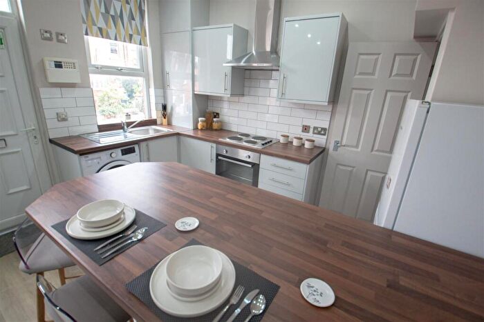 5 Bedroom Terraced House To Rent In Royal Park Mount, Hyde Park, Leeds, West Yorkshire, LS6