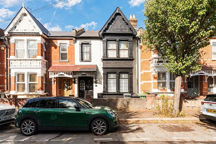 2 Bedroom Flat For Sale In Vincent Road, Highams Park, E4