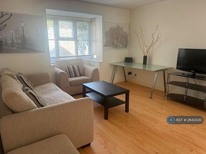 2 Bedroom Flat To Rent In Renoir Court, London, SE16