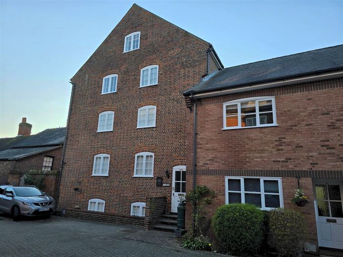 1 Bedroom Flat To Rent In Bowes Lyon Mews, St Albans, Hertfordshire, AL3