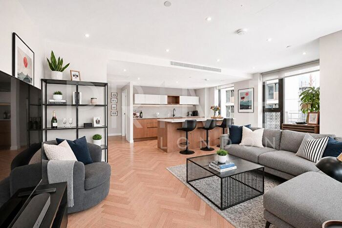 2 Bedroom Flat For Sale In Saxon House, Parkland Walk, King's Road Park, SW6