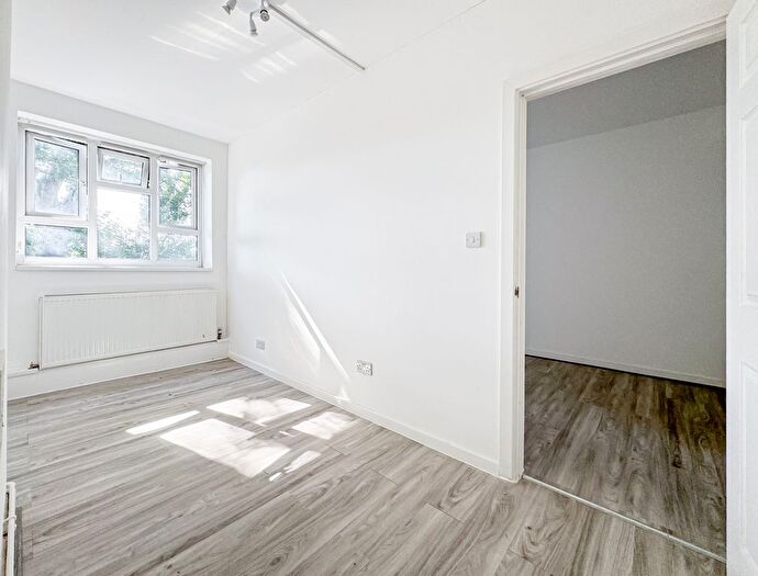 1 Bedroom Flat To Rent In Selkirk House, Defoe Road, Hackney, N16