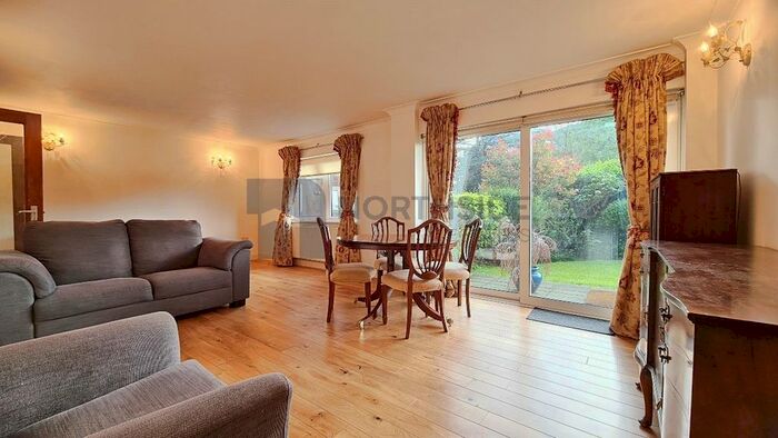 2 Bedroom Flat To Rent In Minster Court, Hillcrest Road, Ealing, W5