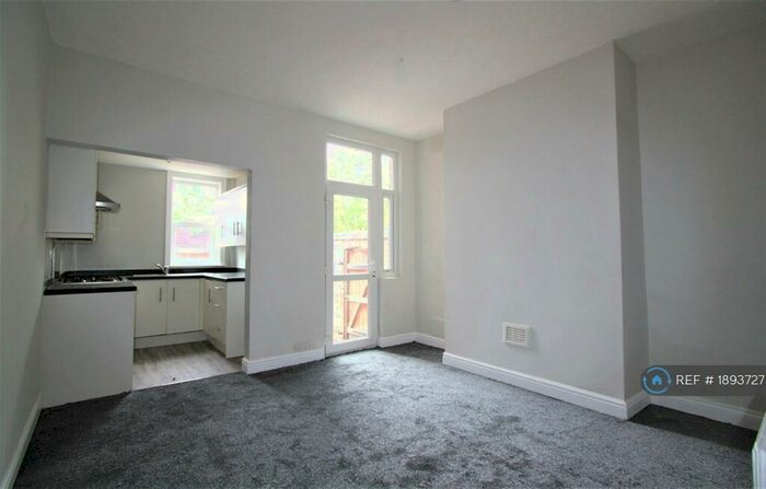 2 Bedroom Terraced House To Rent In Mayfield Grove, Manchester, M18
