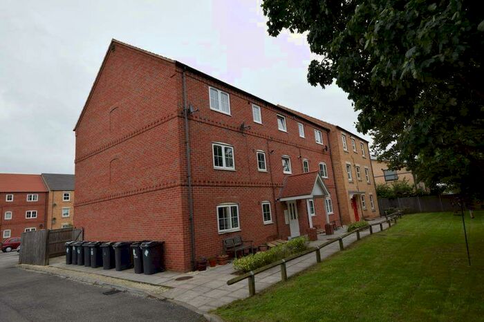 2 Bedroom Flat To Rent In Lancaster Court, Auckley, Doncaster, DN9