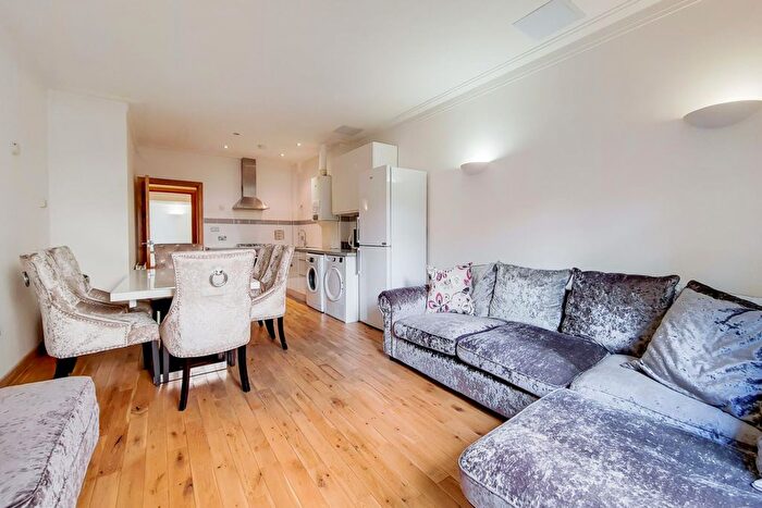 3 Bedroom Flat To Rent In Cubitt Street, Kings Cross, London, WC1X