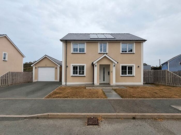 3 Bedroom Property For Sale In Clos Carrog, Llanrhystud, SY23