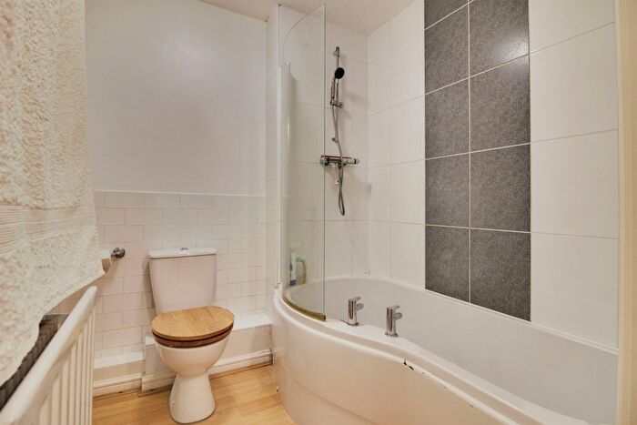 1 Bedroom Flat For Sale In Howlands, Welwyn Garden City, AL7