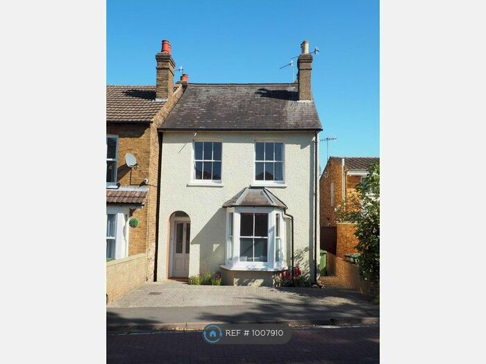 4 Bedroom Detached House To Rent In Herkomer Road, Bushey, WD23