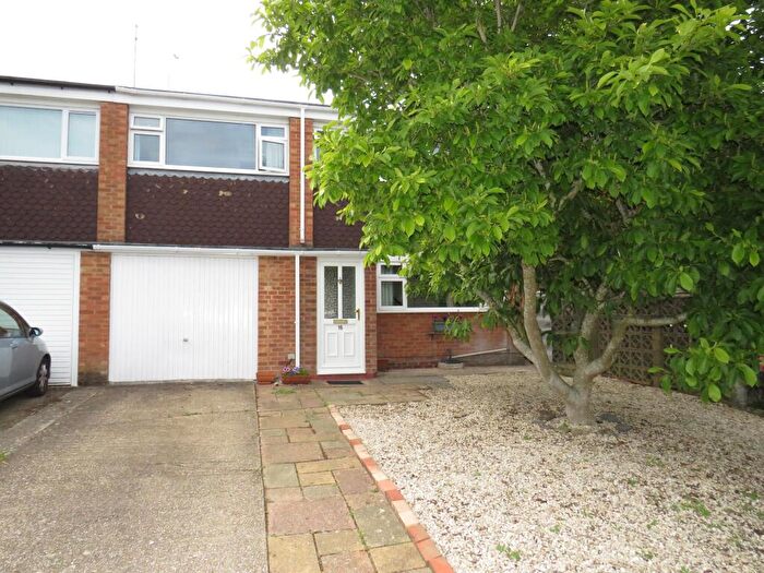 4 Bedroom Semi Detached House To Rent In Horwood Gardens, Basingstoke, RG21