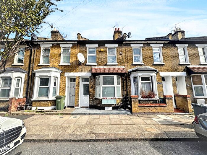 2 Bedroom Property To Rent In Tennyson Road, Stratford, E15
