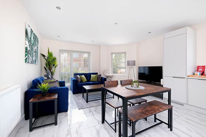2 Bedroom Flat To Rent In Oxford Road, Reading, Berkshire, RG30