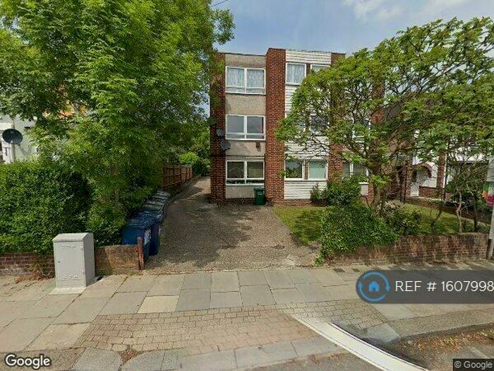 2 Bedroom Flat To Rent In Dudley Court, London, N12