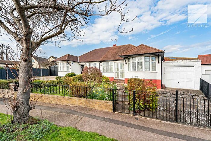3 Bedroom Semi Detached Bungalow For Sale In Valance Avenue, Chingford, E4