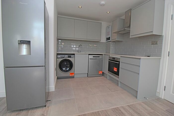 4 Bedroom Flat To Rent In Upper Richmond Road West, London, SW14