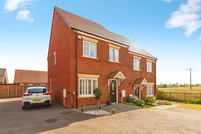 3 Bedroom Semi-Detached House For Sale In Nightingale Road, Great Barford, Bedford, MK44