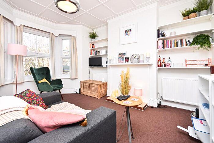 1 Bedroom Flat To Rent In Lysias Road, London, SW12