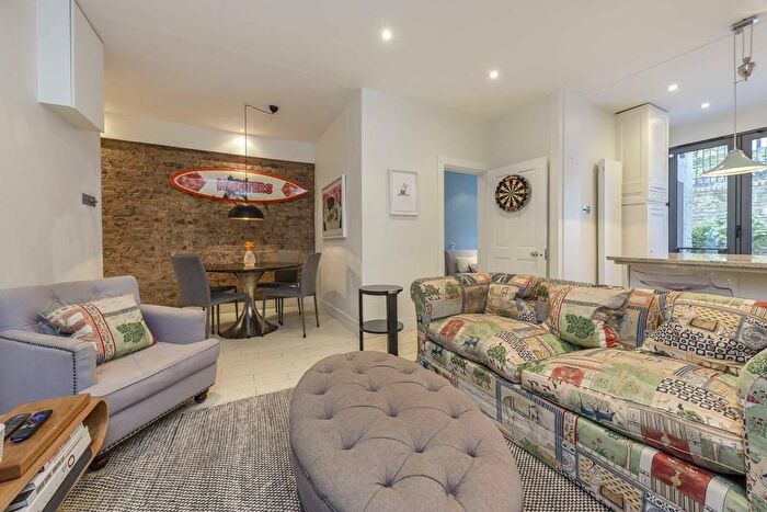 2 Bedroom Flat To Rent In Hammersmith Grove, Brackenbury Village, W6