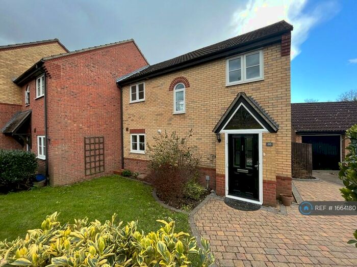 2 Bedroom End Of Terrace House To Rent In Cleves Avenue, Brentwood, CM14