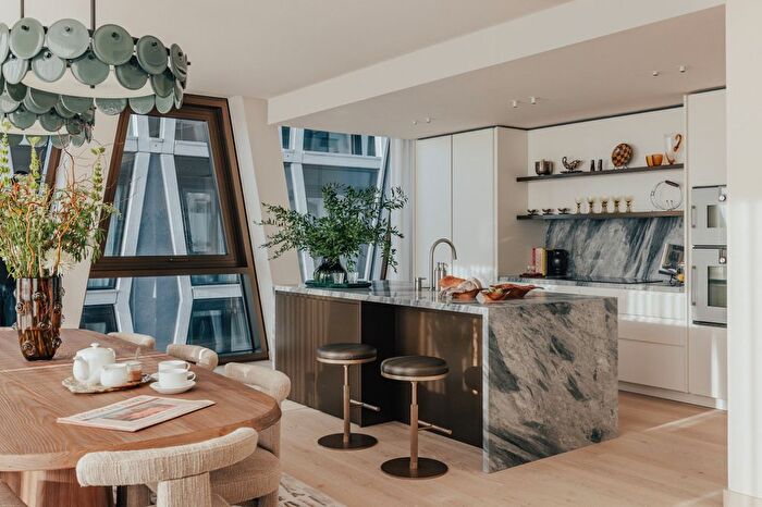 3 Bedroom Flat For Sale In The Broadway, St James's Park, London, SW1H