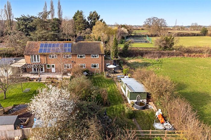 3 Bedroom Semi-Detached House For Sale In Holtsmere End Lane, Redbourn, St. Albans, Hertfordshire, AL3