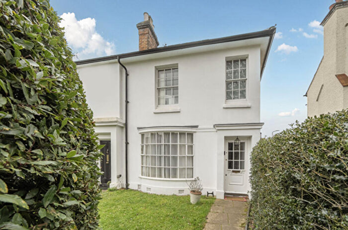 3 Bedroom End Of Terrace House For Sale In Wood Street, Barnet, EN5