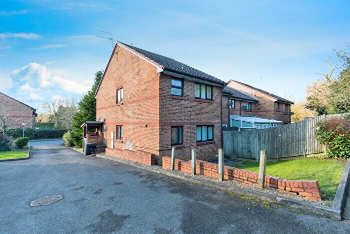 2 Bedroom Maisonette For Sale In Tudor Close, Hatfield, AL10