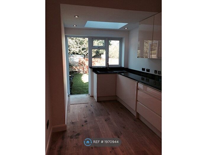 2 Bedroom Flat To Rent In Arlow Road, London, N21