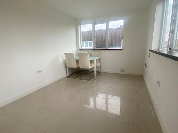 1 Bedroom Flat To Rent In Brettenham Road, Edmonton, N18
