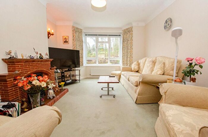 3 Bedroom Semi Detached House For Sale In Glasslaw Road, Southampton, SO18