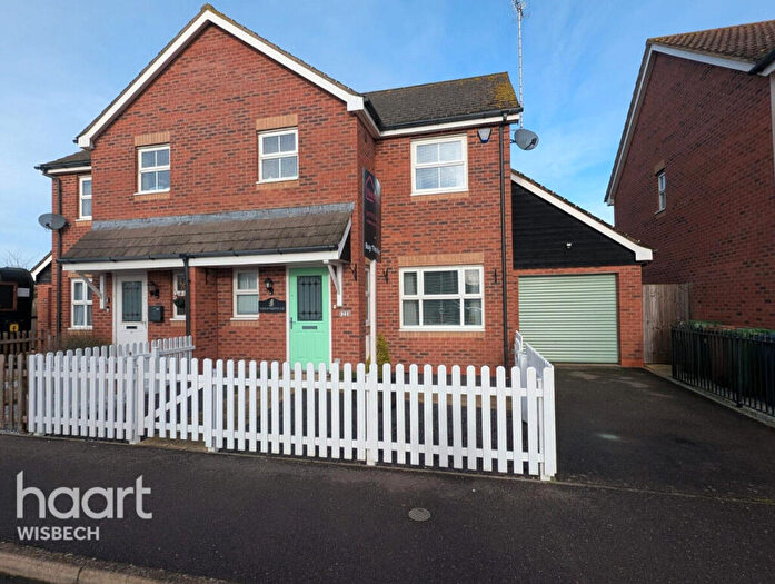 3 Bedroom Semi Detached House For Sale In Oxfield Drive, Gorefield, PE13