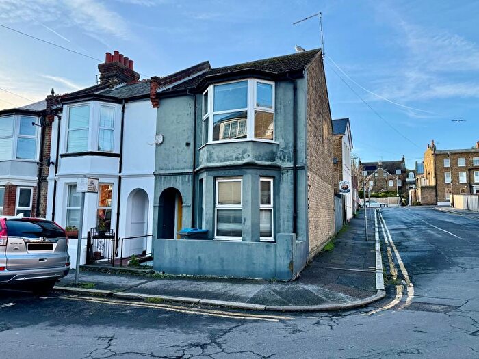 3 Bedroom Terraced House For Sale In Dundonald Road, Broadstairs, Kent, CT10