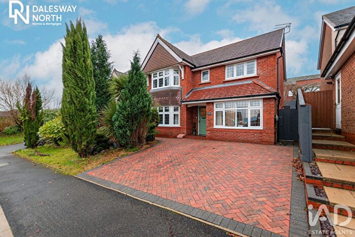 4 Bedroom Detached House For Sale In Floyd Close, Wardle, OL12