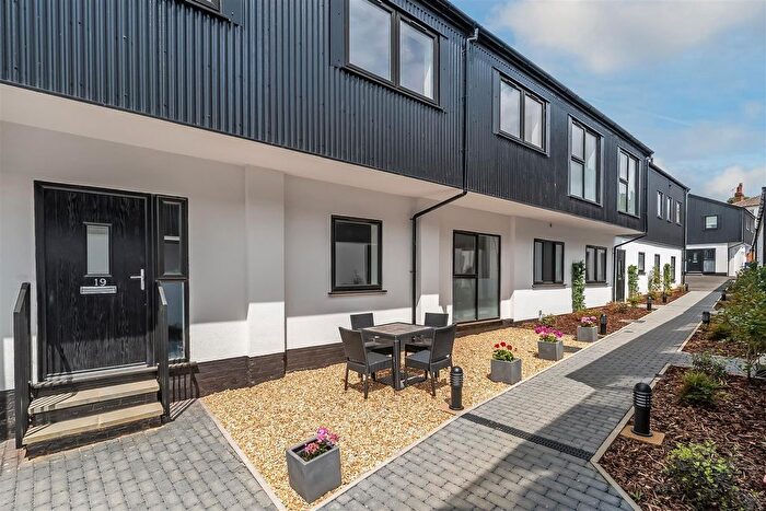 2 Bedroom Flat To Rent In Vincent Walk, Dorking, RH4