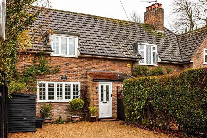 2 Bedroom House For Sale In Chequers Lane, Walton On The Hill, Tadworth, KT20